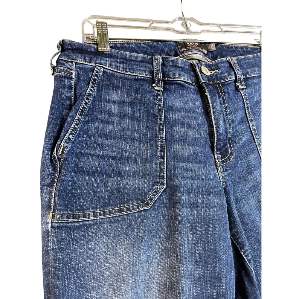 Torrid Vintage Stretch Crop Boyfriend Jeans Medium Wash Patch Pocket Size 10 - Picture 2 of 7